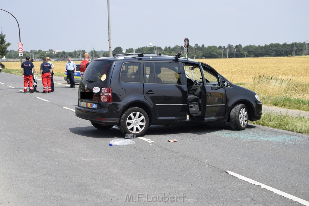 Schwerer Krad Pkw Unfall Koeln Porz Libur Liburer Landstr (Krad Fahrer nach Tagen verstorben) P027.JPG - Miklos Laubert